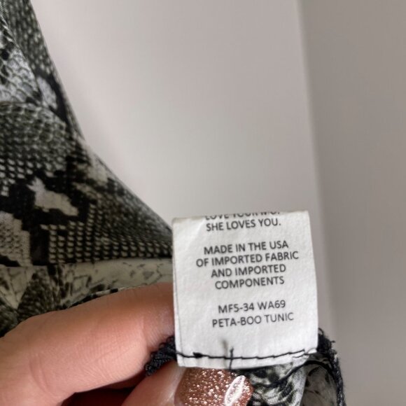 Show Me Your MuMu Peta-boo Tunic Size Medium Snake Water Moccasin V Neck Sz M - Picture 7 of 9